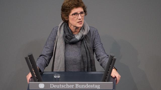 Die Bundestagsabgeordnete, Britta Haßelmann (Bündnis 90/Die Grünen), spricht am 21.11.2017 im Bundestag in Berlin.