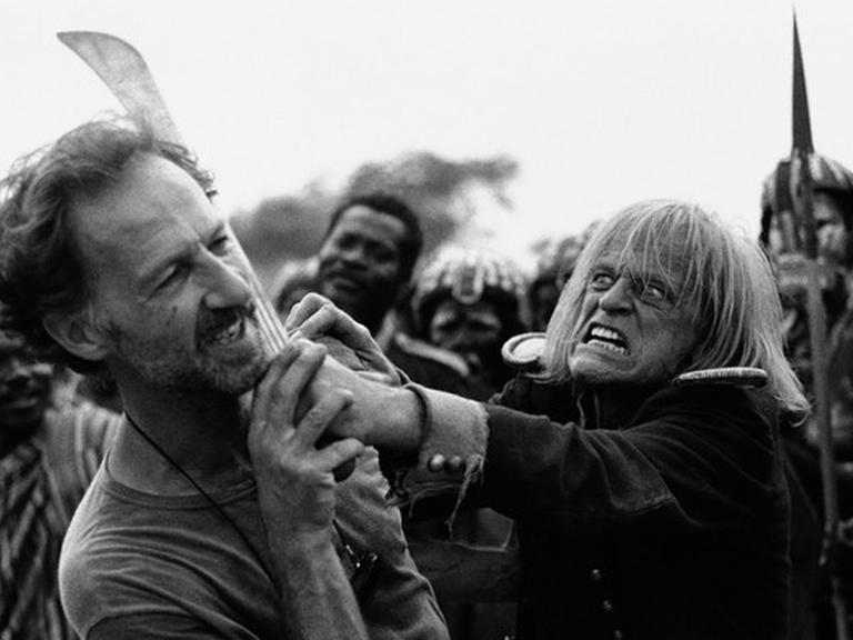 Werner Herzog und Klaus Kinski bei den Dreharbeiten zu "Cobra Verde" in Ghana, 1987.