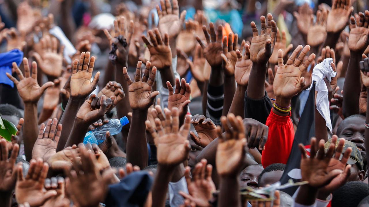 Kenianer bei einer Demonstration in Nairobi Kenianer bei einer Demonstration in Nairobi