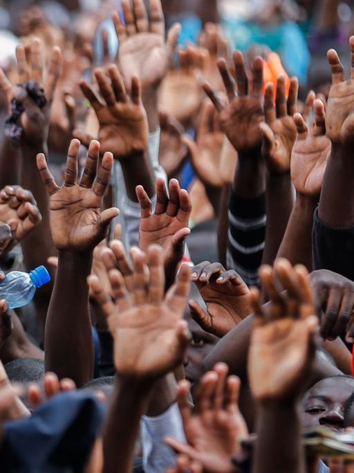 Kenianer bei einer Demonstration in Nairobi