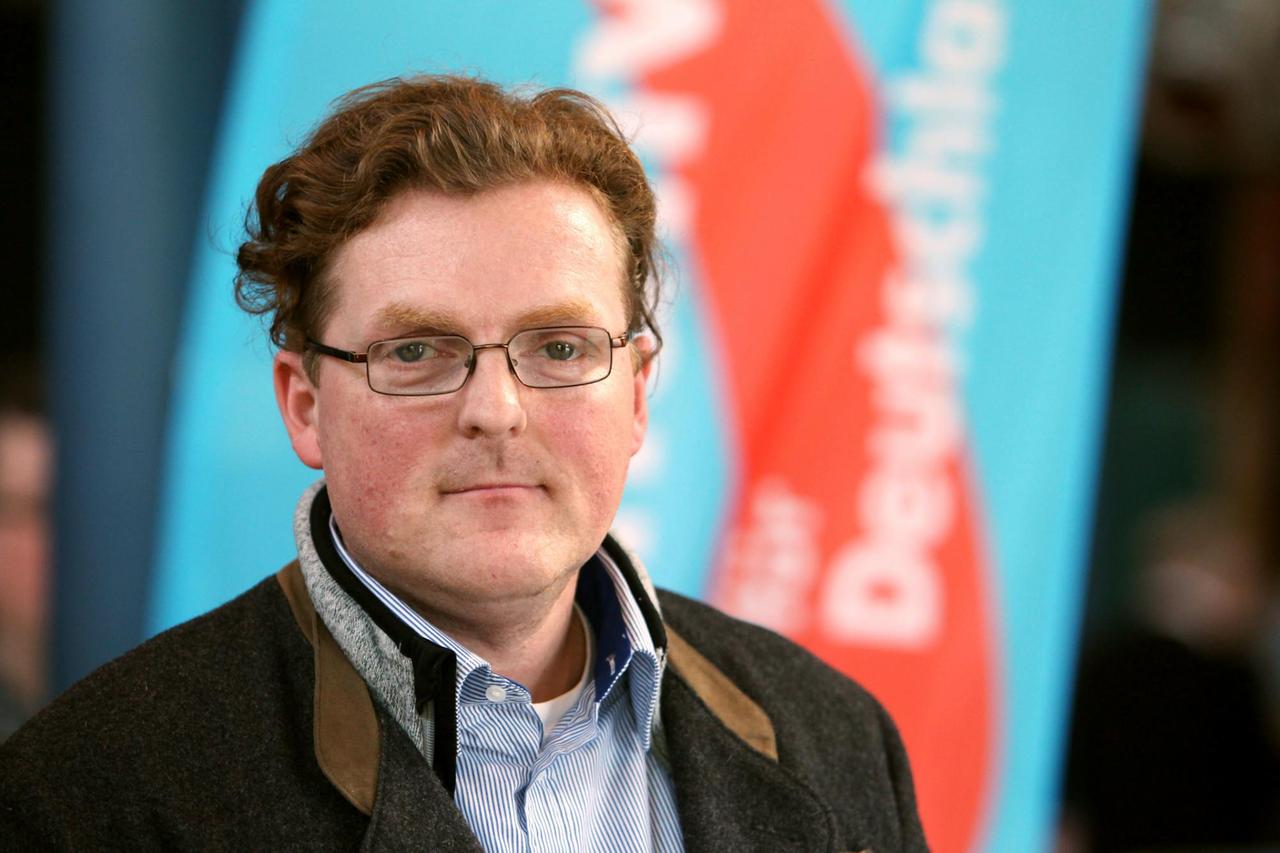 Arvid Samtleben, Mitglied der Partei Alternative für Deutschland, am Landesparteitag der AfD Sachsen. Arvid Samtleben, Mitglied der Partei Alternative für Deutschland, am Landesparteitag der AfD Sachsen.
