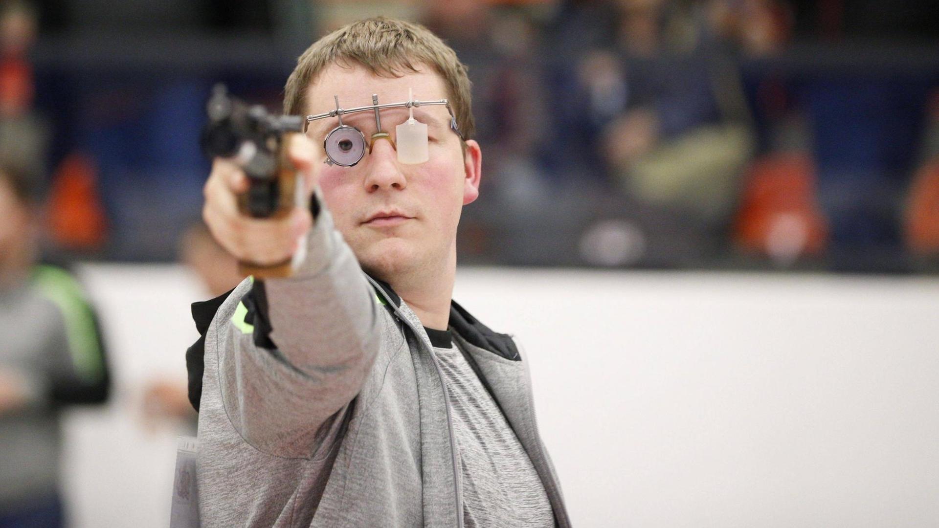Schieà / Hessen - 12.01.2019 / Luftpistole, 1. Bundesliga Nord / SV 1935 Kriftel - SV Falke Dasbach / v.l. Christian Reitz (Kriftel) Sport SV 1935 Kriftel - SV Falke Dasbach *** Shooting Hessen 12 01 2019 Air pistol 1 Bundesliga Nord SV 1935 Kriftel SV Falke Dasbach v l Christian Reitz Kriftel Sport SV 1935 Kriftel SV Falke Dasbach Schieà / Hessen - 12.01.2019 / Luftpistole, 1. Bundesliga Nord / SV 1935 Kriftel - SV Falke Dasbach / v.l. Christian Reitz (Kriftel) Sport SV 1935 Kriftel - SV Falke Dasbach *** Shooting Hessen 12 01 2019 Air pistol 1 Bundesliga Nord SV 1935 Kriftel SV Falke Dasbach v l Christian Reitz Kriftel Sport SV 1935 Kriftel SV Falke Dasbach
