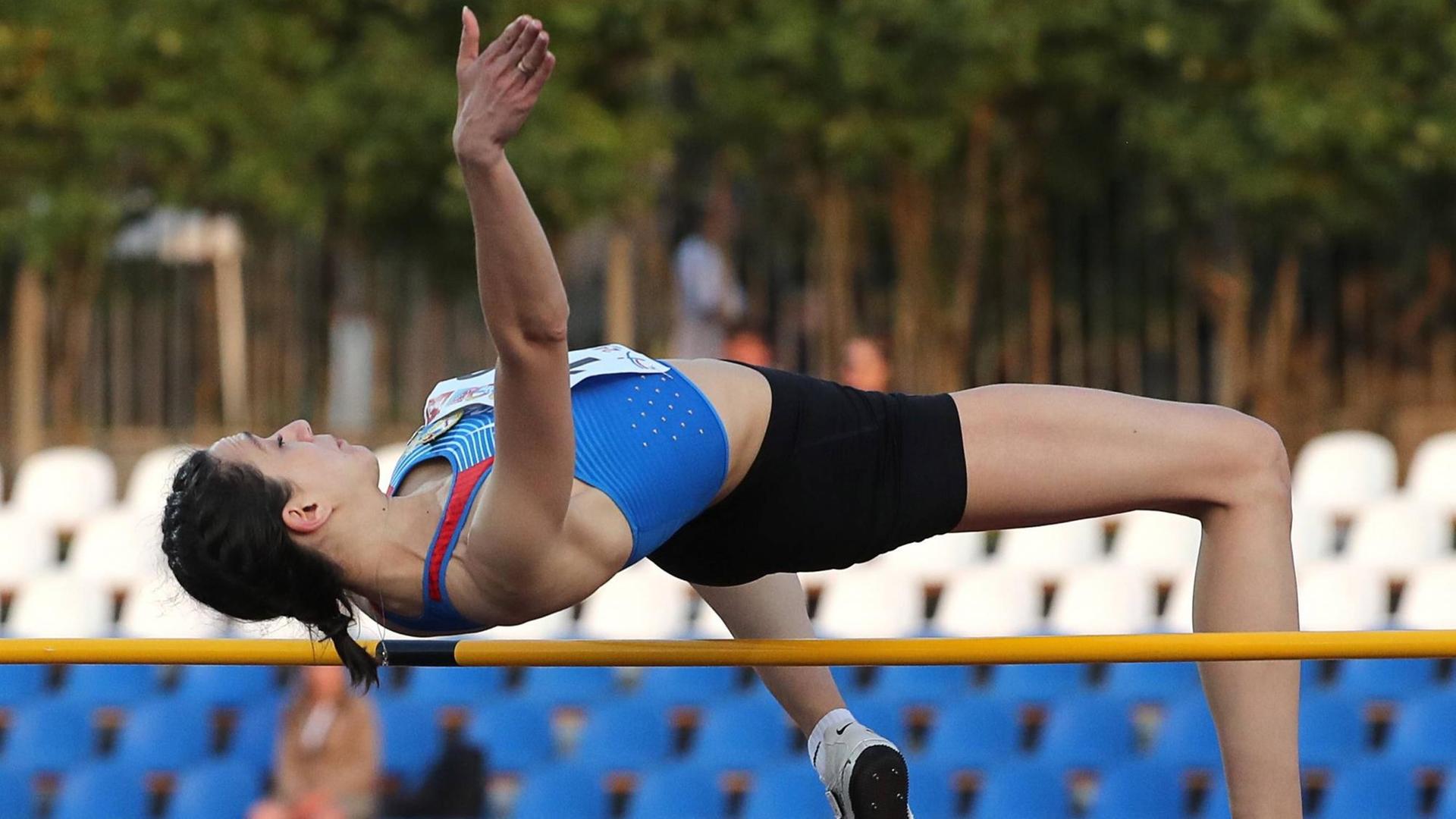 Stabhochspringerin Marija Lassizkene bei den russischen Leichtathletik-Meisterschaften 2019.