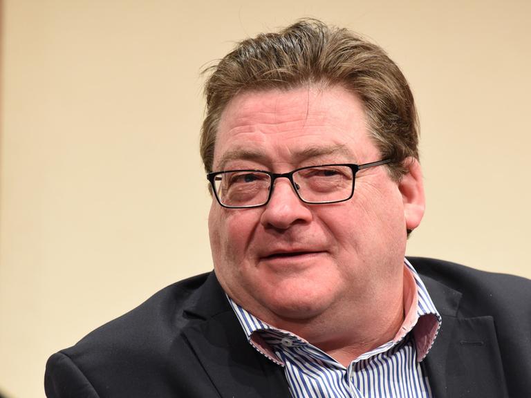 Der schottische Schriftsteller John Burnside, aufgenommen 2015 in Köln