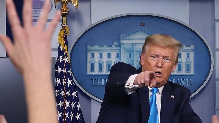 Donald Trump spricht zu Reportern während einer chaotischen Pressekonferenz im White House, 7. April 2020 in Washington, DC, USA. Donald Trump spricht zu Reportern während einer chaotischen Pressekonferenz im White House, 7. April 2020 in Washington, DC, USA.