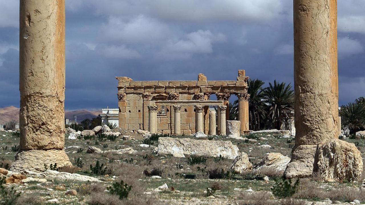 Ausgeraubt und zerstört: Der syrische Baalschamin-Tempel in der Oasenstadt Palmyra. Ausgeraubt und zerstört: Der syrische Baalschamin-Tempel in der Oasenstadt Palmyra.