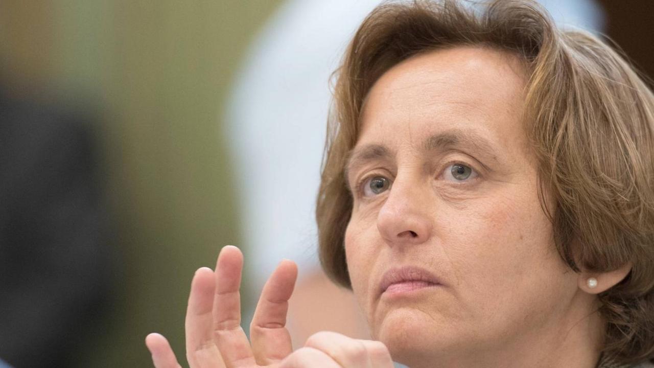 Die stellvertretende Fraktionsvorsitzende der AfD im Bundestag, Beatrix von Storch, spricht am Dienstag (21.05.2019) in der Rohrbachhalle in St. Ingbert.