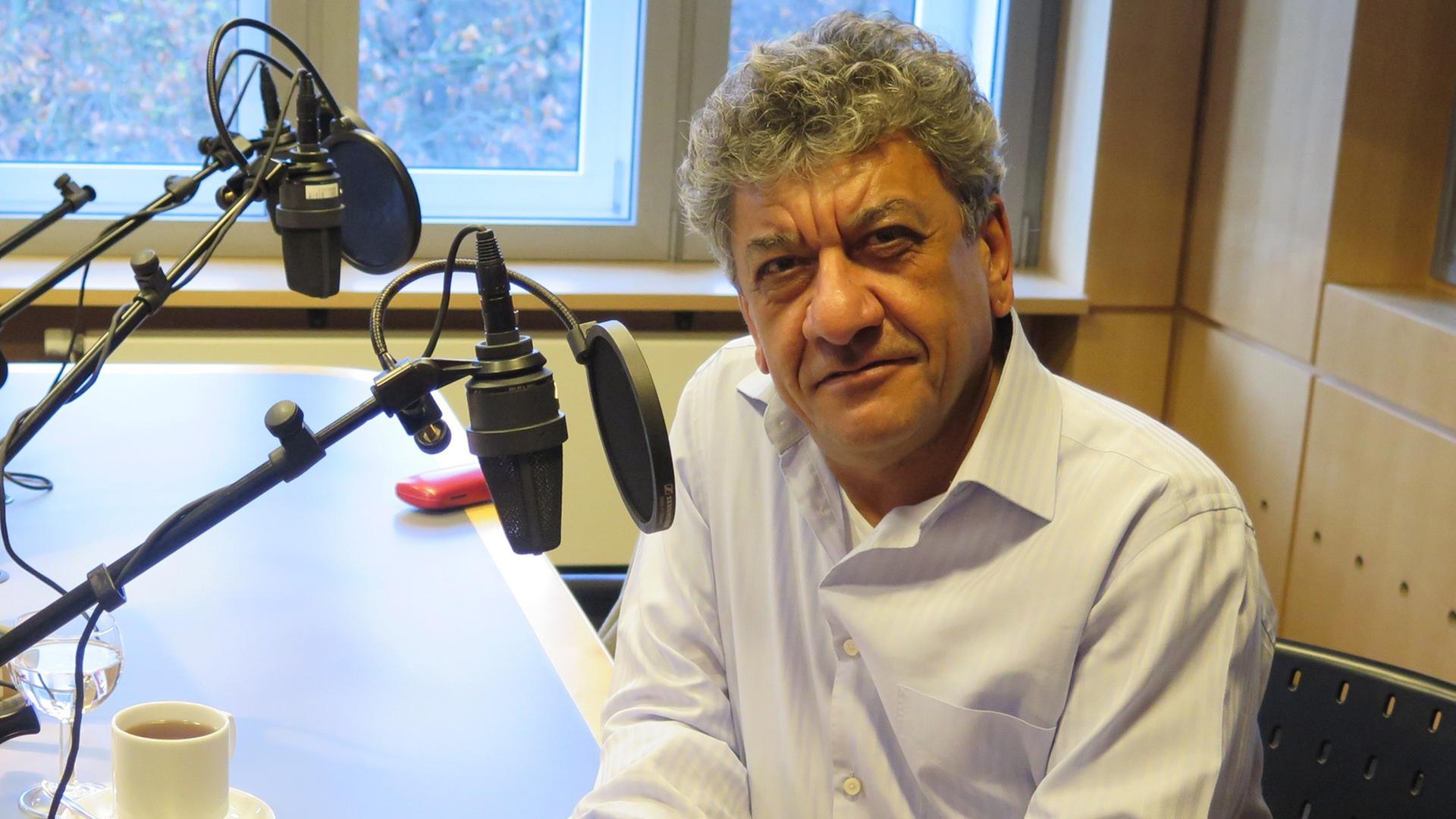 Zu Gast in unserem Studio: der in Deutschland lebende irakische Schriftsteller Najem Wali. Zu Gast in unserem Studio: der in Deutschland lebende irakische Schriftsteller Najem Wali.