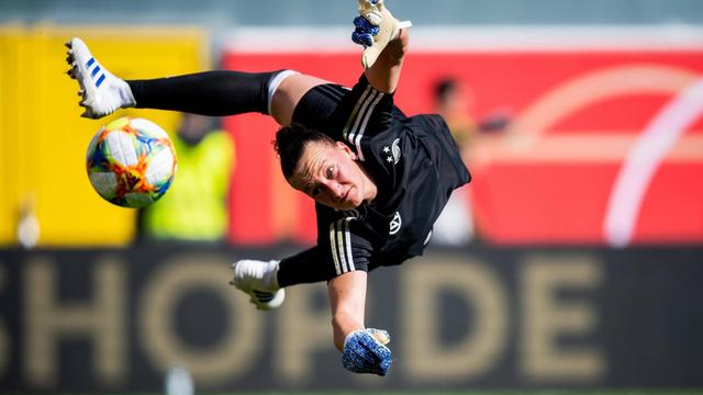 Deutschlands Torfrau Almuth Schult beim Länderspiel gegen Japan 2019
