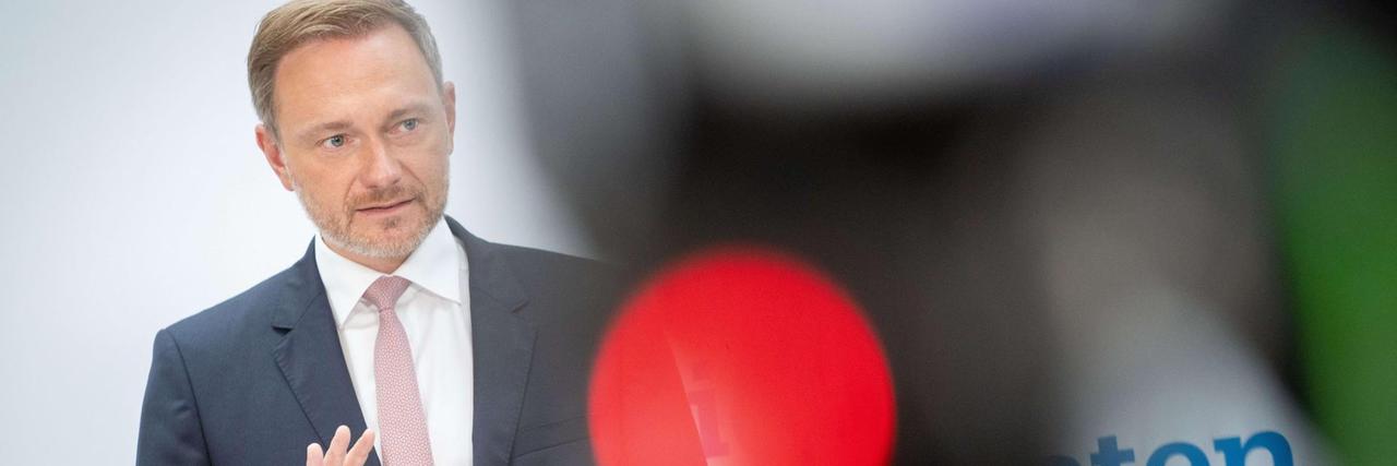 Christian Lindner spricht auf einer Presse-Konferenz. Christian Lindner spricht auf einer Presse-Konferenz.