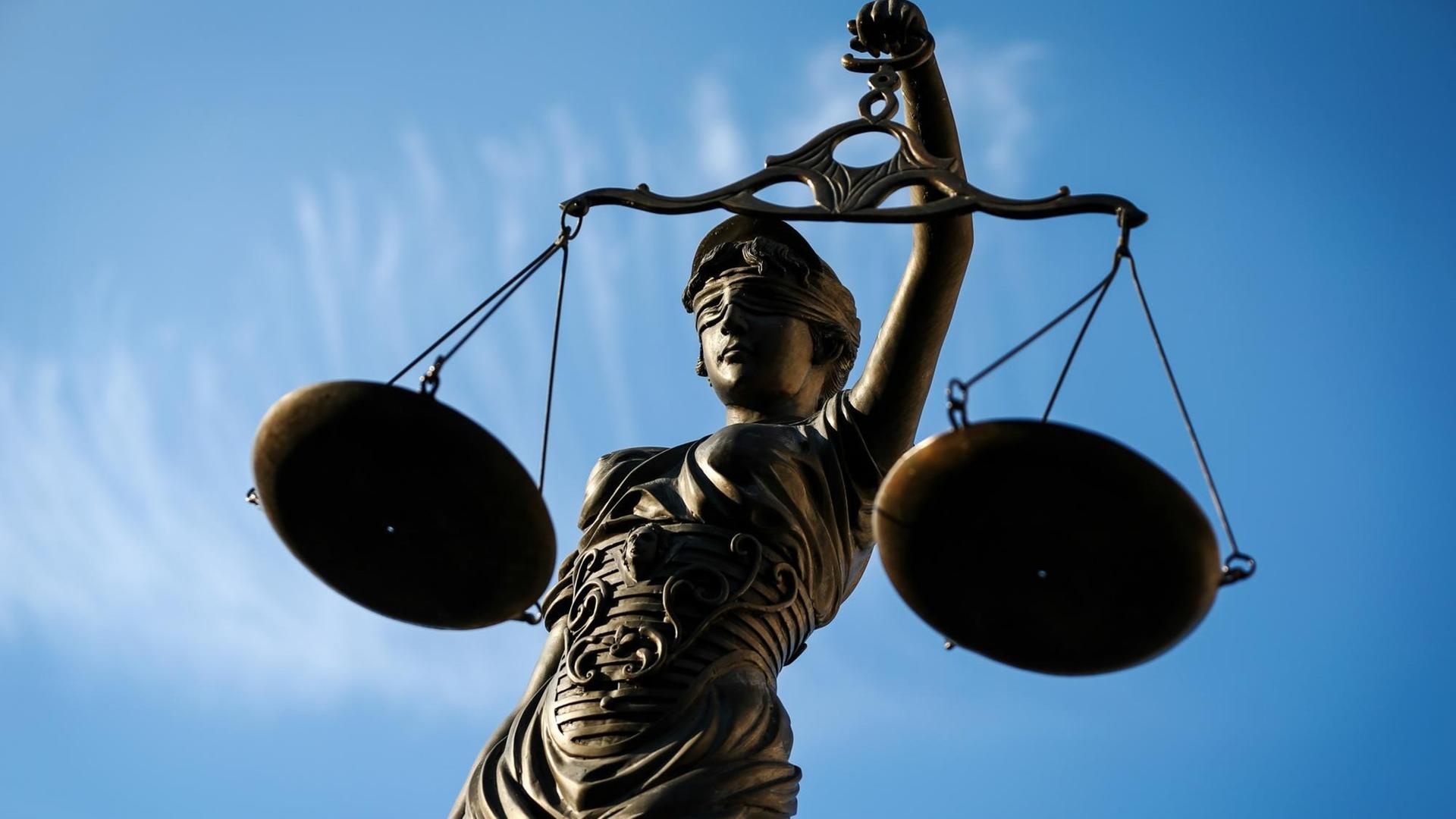Eine Statue der Justitia Eine Statue der Justitia