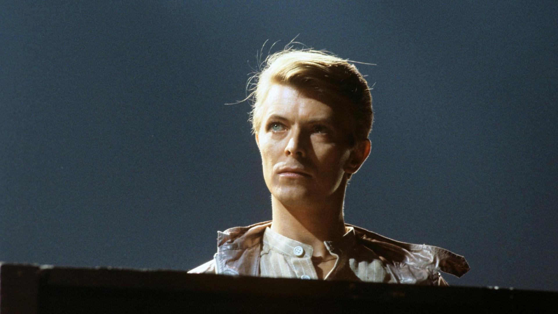 David Bowie zum Auftakt seiner Deutschland Tournee am 14.05.1978 in der Festhalle in Frankfurt am Main. David Bowie zum Auftakt seiner Deutschland Tournee am 14.05.1978 in der Festhalle in Frankfurt am Main.