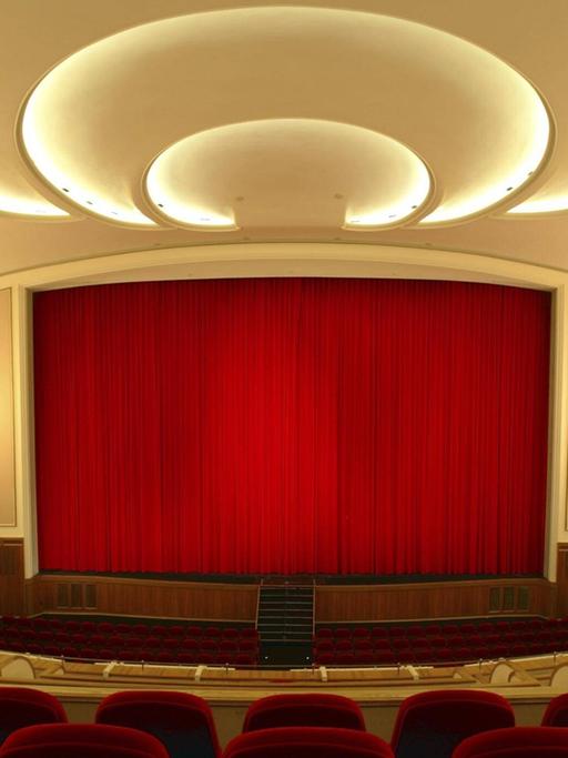 Das unter Denkmalschutz stehende Essener Kino Lichtburg von 1928 wurde im März 2003 nach einer Totalsanierung wiedereröffnet und hat mit 1250 Sitzplätzen den größten Kinosaal in Deutschland