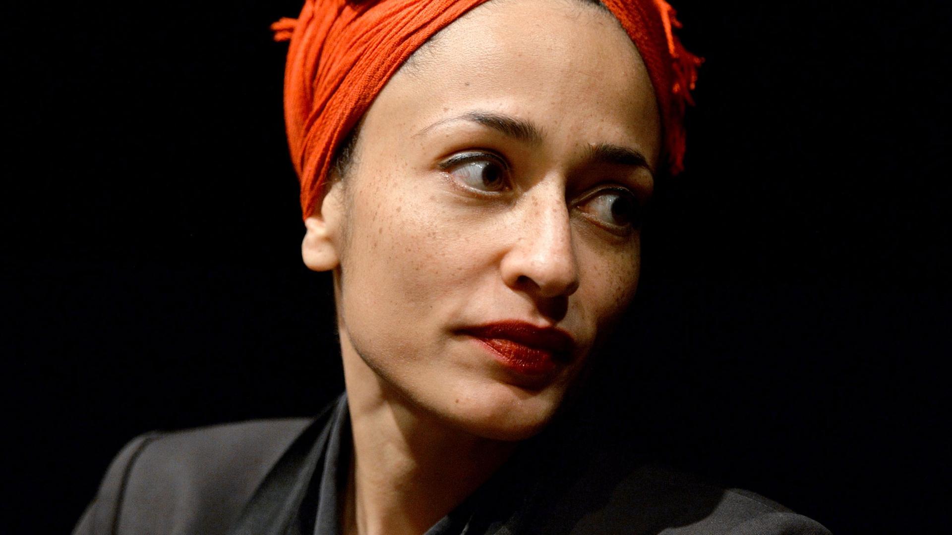 Die englische Schriftstellerin Zadie Smith bei einer Veranstaltung im Rahmen der Leipziger Buchmesse 2014 Die englische Schriftstellerin Zadie Smith bei einer Veranstaltung im Rahmen der Leipziger Buchmesse 2014