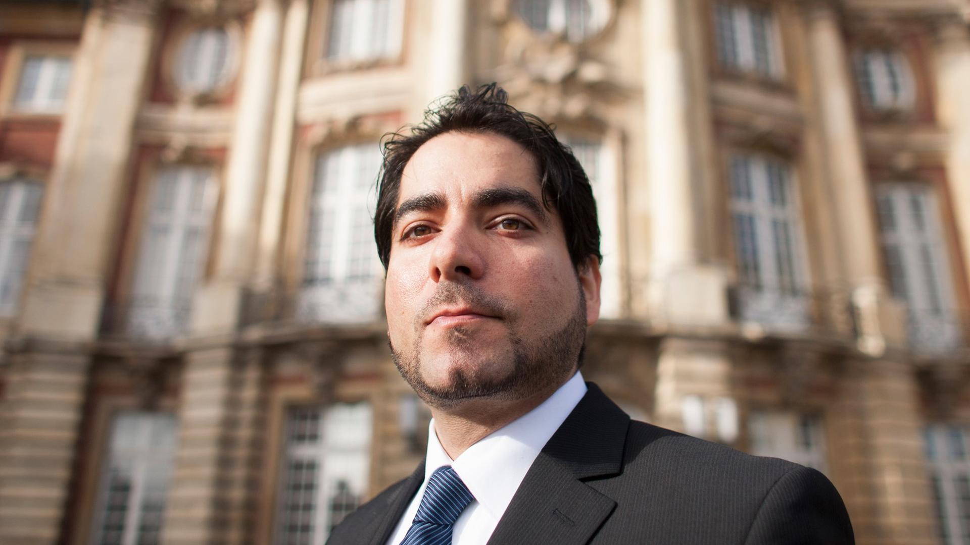 Mouhanad Khorchide, Leiter Zentrum für Islamische Theologie Münster, vor dem Schloss. Mouhanad Khorchide, Leiter Zentrum für Islamische Theologie Münster, vor dem Schloss.