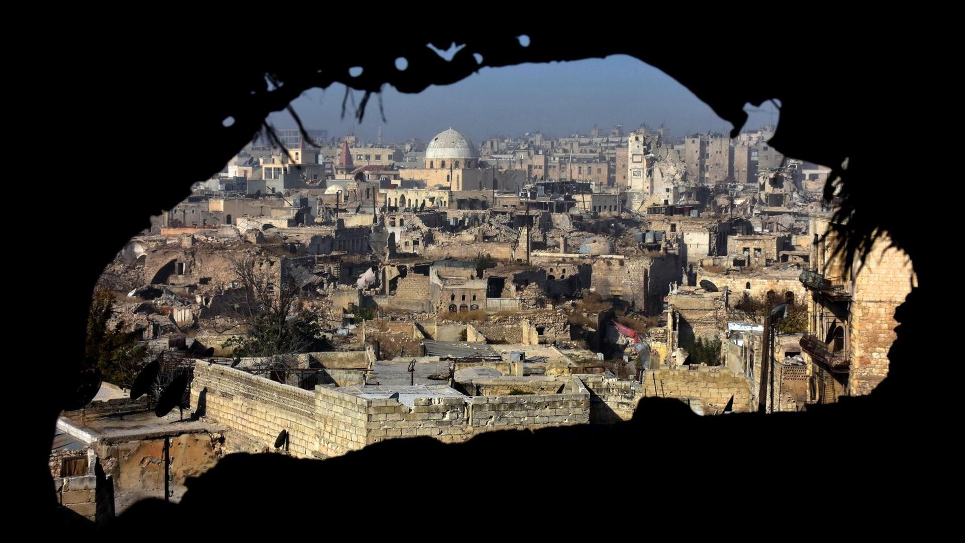 Blick auf die zerstörte syrische Stadt Aleppo. Blick auf die zerstörte syrische Stadt Aleppo.