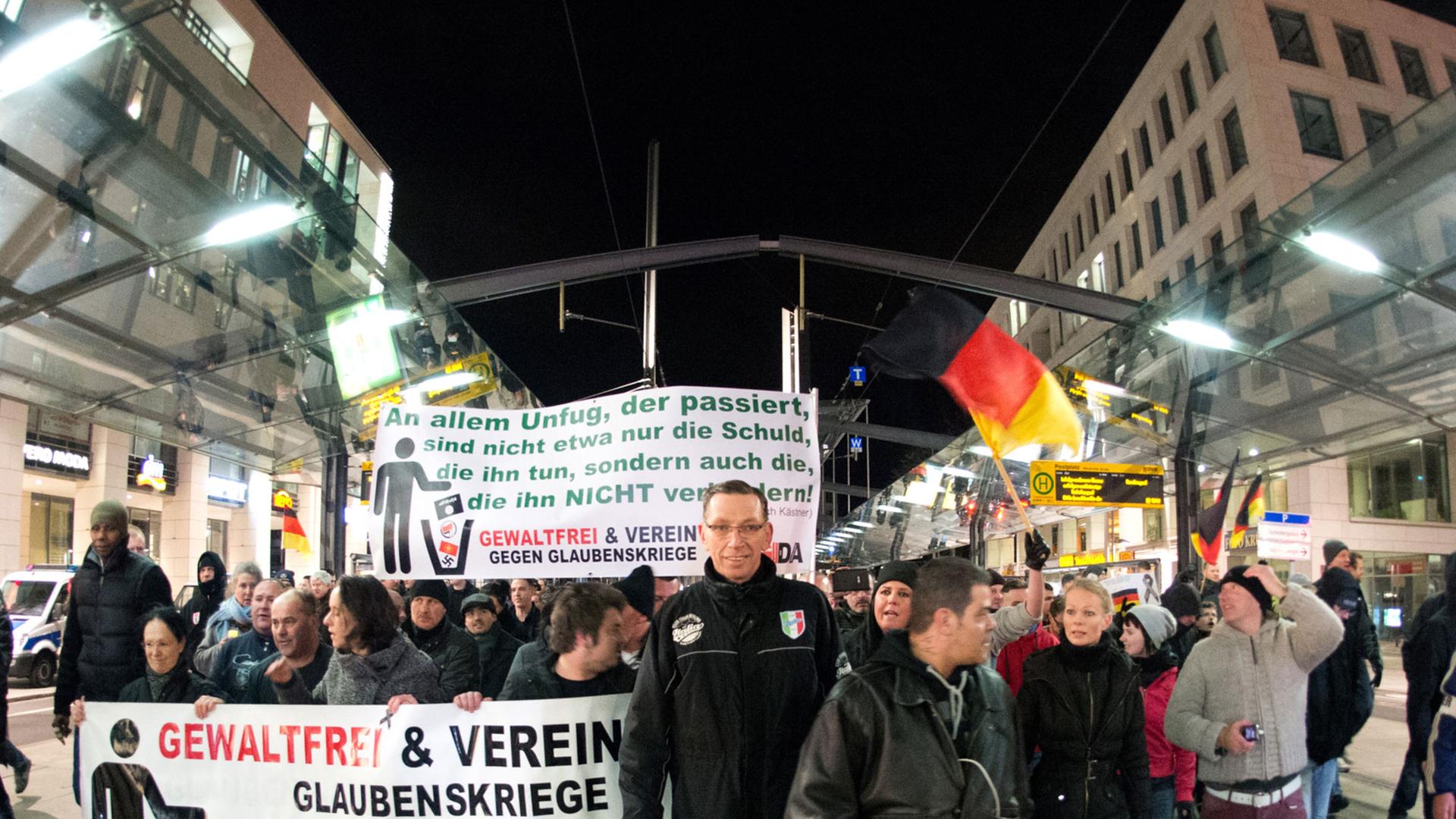 Pegida-Demonstration am 12. Januar in Dresden Pegida-Demonstration am 12. Januar in Dresden