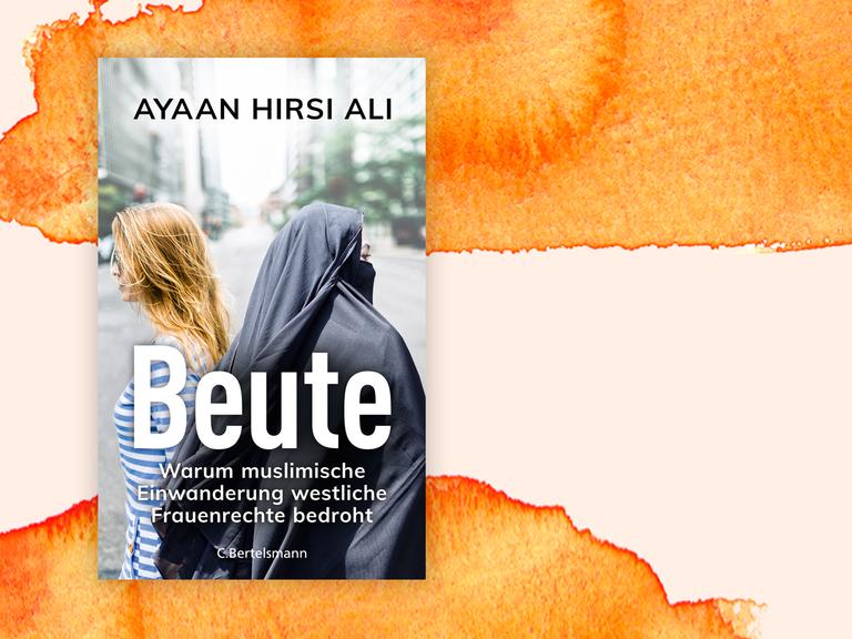 Die Umschlagabbildung Ayaan Hirsi Alis Buch "Beute. Warum muslimische Einwanderung westliche Frauenrechte bedroht" zeigt zwei Frauen, die Rücken an Rücken zueinander stehen, die eine trägt langes blondes Haar, Sonnenbrille und ein blau-weiß gestreiftes Kleid, die zweite eine schwarze Burka mit Kopftuch, so dass nur ihre Augen und die Stirn zu sehen sind.