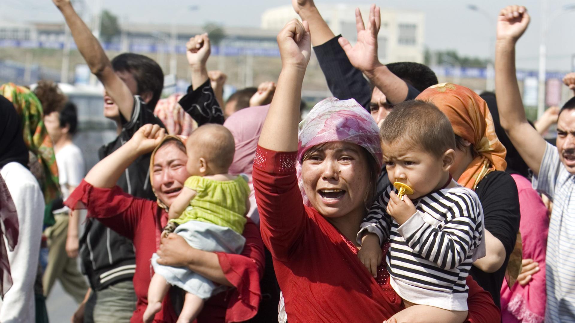 Chinesische Uiguren protestieren am 9. Juli 2007
