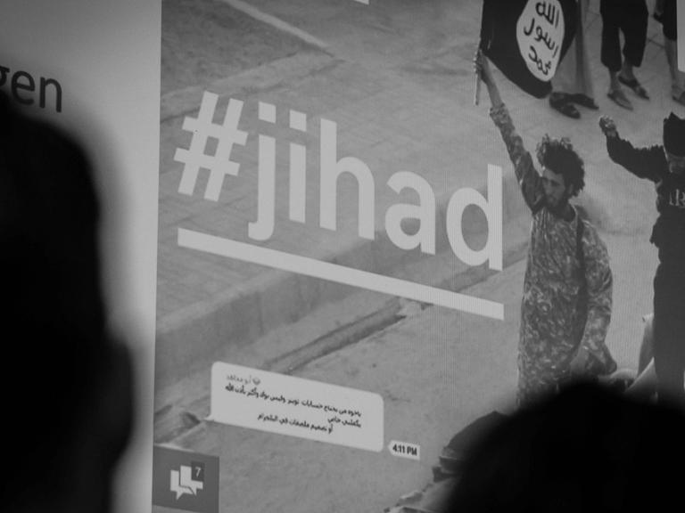 Das Wort ''Jihad'' wird während einer Präsentation des Bayrischen Netzwerks für Prävention und Deradikalisierungsprogramm gegen Salafismus gezeigt