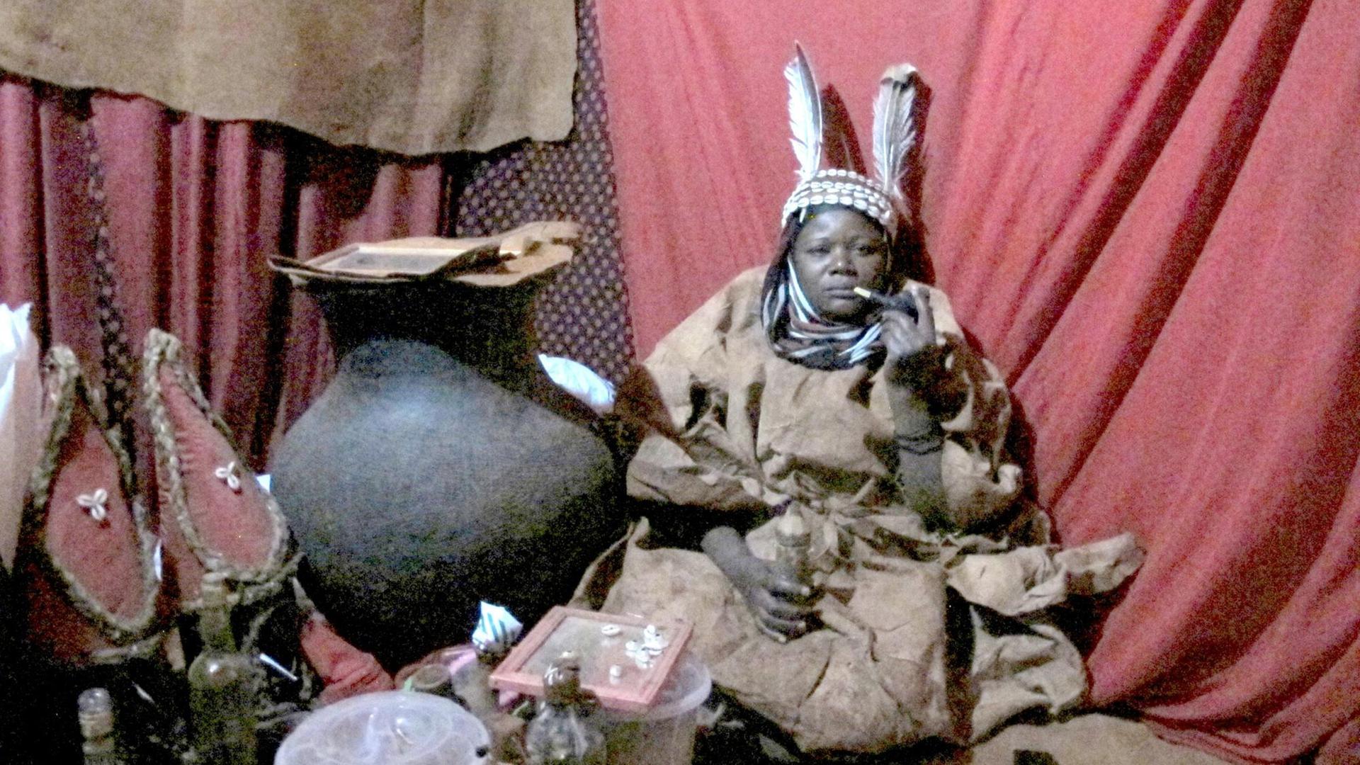 Alice Mutua, Witchdoctor in Nakuru, Kenia