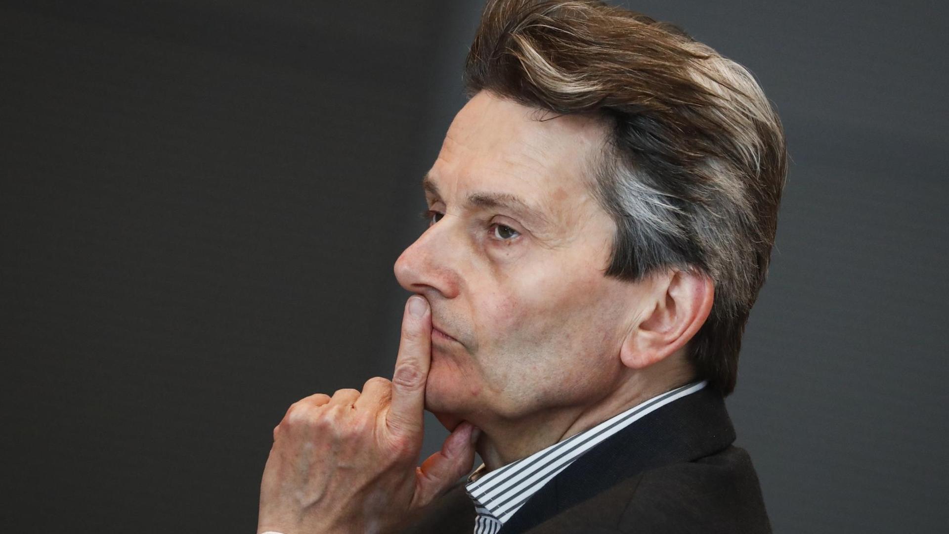 Kommissarischer SPD-Fraktionsvorsitzender Rolf Mützenich am 14. Juni 2019 in Berlin Kommissarischer SPD-Fraktionsvorsitzender Rolf Mützenich am 14. Juni 2019 in Berlin