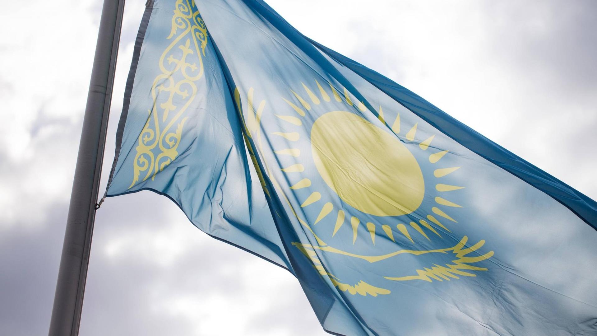 Nationalflagge 07.03.2018, Nuernberg, GER - Nationalflagge, Kasachstan, Nuernberg Deutschland Messe Nuernberg *** National flag 07 03 2018 Nuernberg GER National flag Kazakhstan Nuernberg Germany Messe Nuernberg Nationalflagge 07.03.2018, Nuernberg, GER - Nationalflagge, Kasachstan, Nuernberg Deutschland Messe Nuernberg *** National flag 07 03 2018 Nuernberg GER National flag Kazakhstan Nuernberg Germany Messe Nuernberg