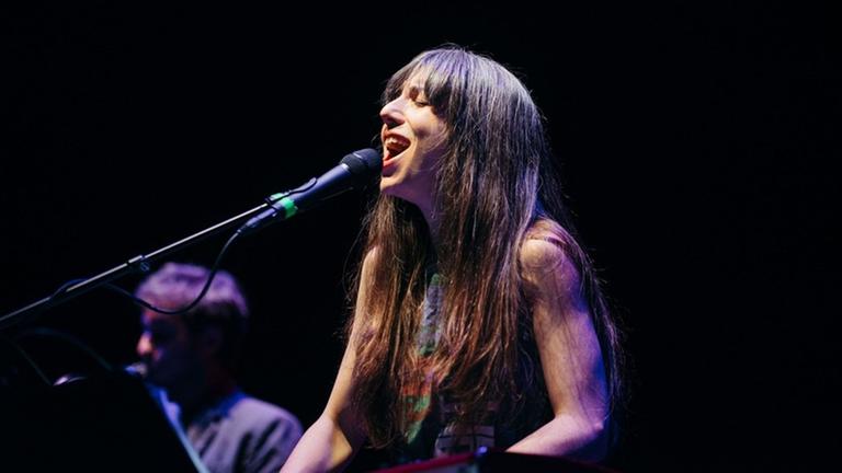 Julia Holter gastierte beim Jazzfest Berlin. Julia Holter gastierte beim Jazzfest Berlin.