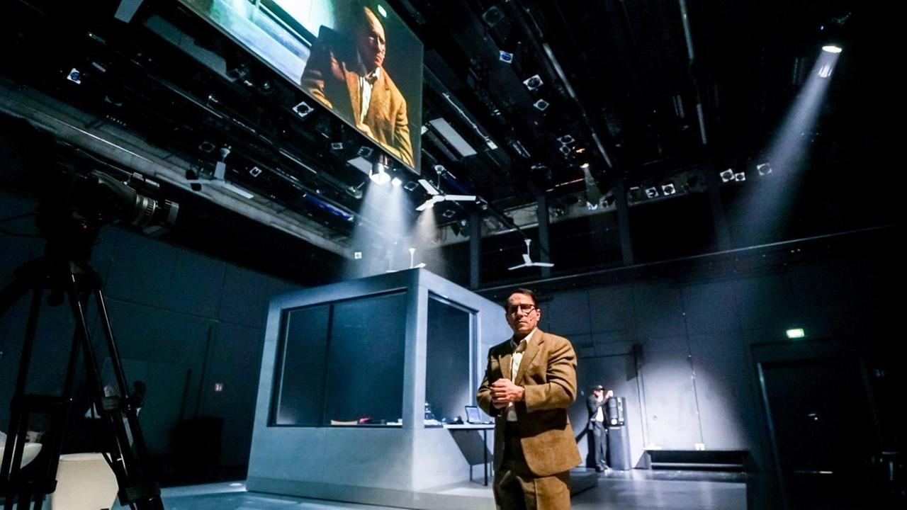 Verhaftung in Granada von Doğan Akhanlı am Schauspiel Köln. Auf dem Bild sehen Sie: Stefko Hanushevsky. Verhaftung in Granada von Doğan Akhanlı am Schauspiel Köln. Auf dem Bild sehen Sie: Stefko Hanushevsky.