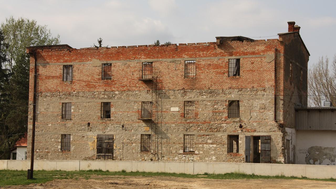 Ruine einer Getreidemühle in Felsödobsza: Hier hofft der Bürgermeister auf EU-Gelder für ein Touristenzentrum. Ruine einer Getreidemühle in Felsödobsza: Hier hofft der Bürgermeister auf EU-Gelder für ein Touristenzentrum.