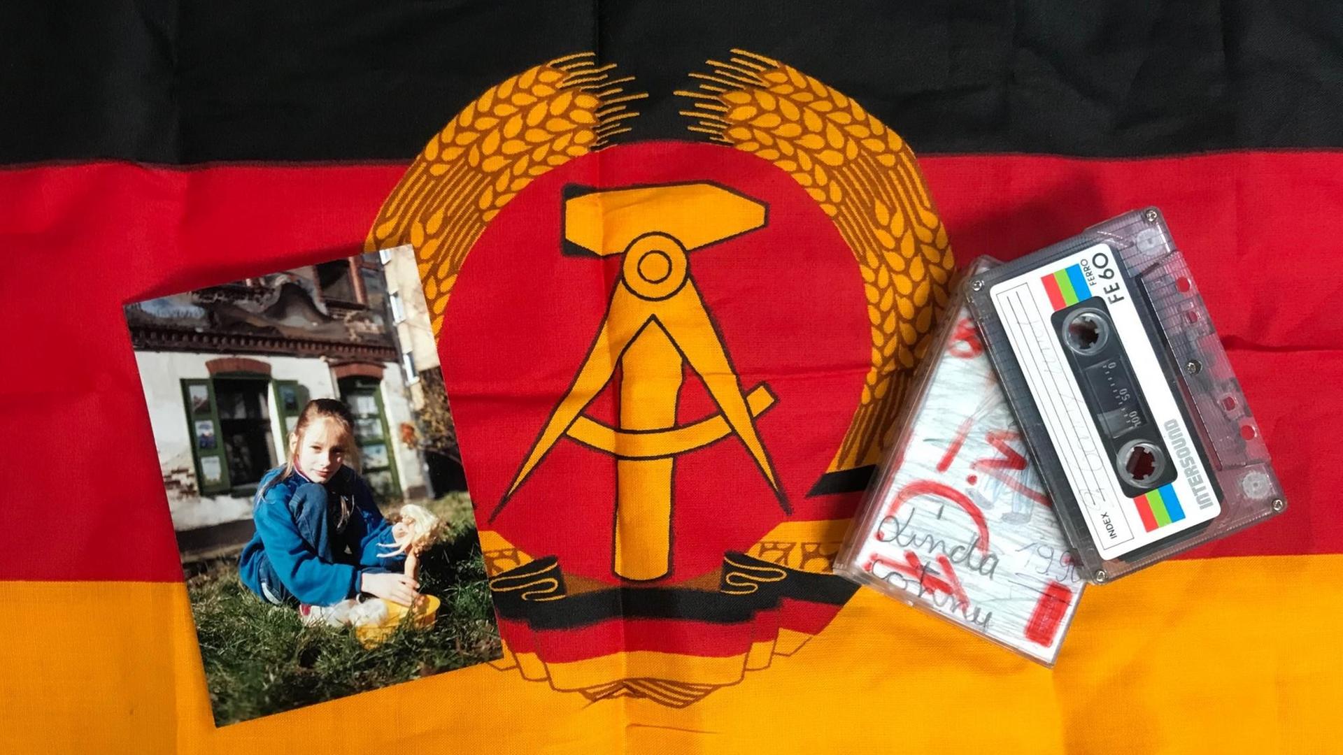 Linda und Conny waren zehnJahre alt, als Deutschland wiedervereinigt wurde. Linda und Conny waren zehnJahre alt, als Deutschland wiedervereinigt wurde.