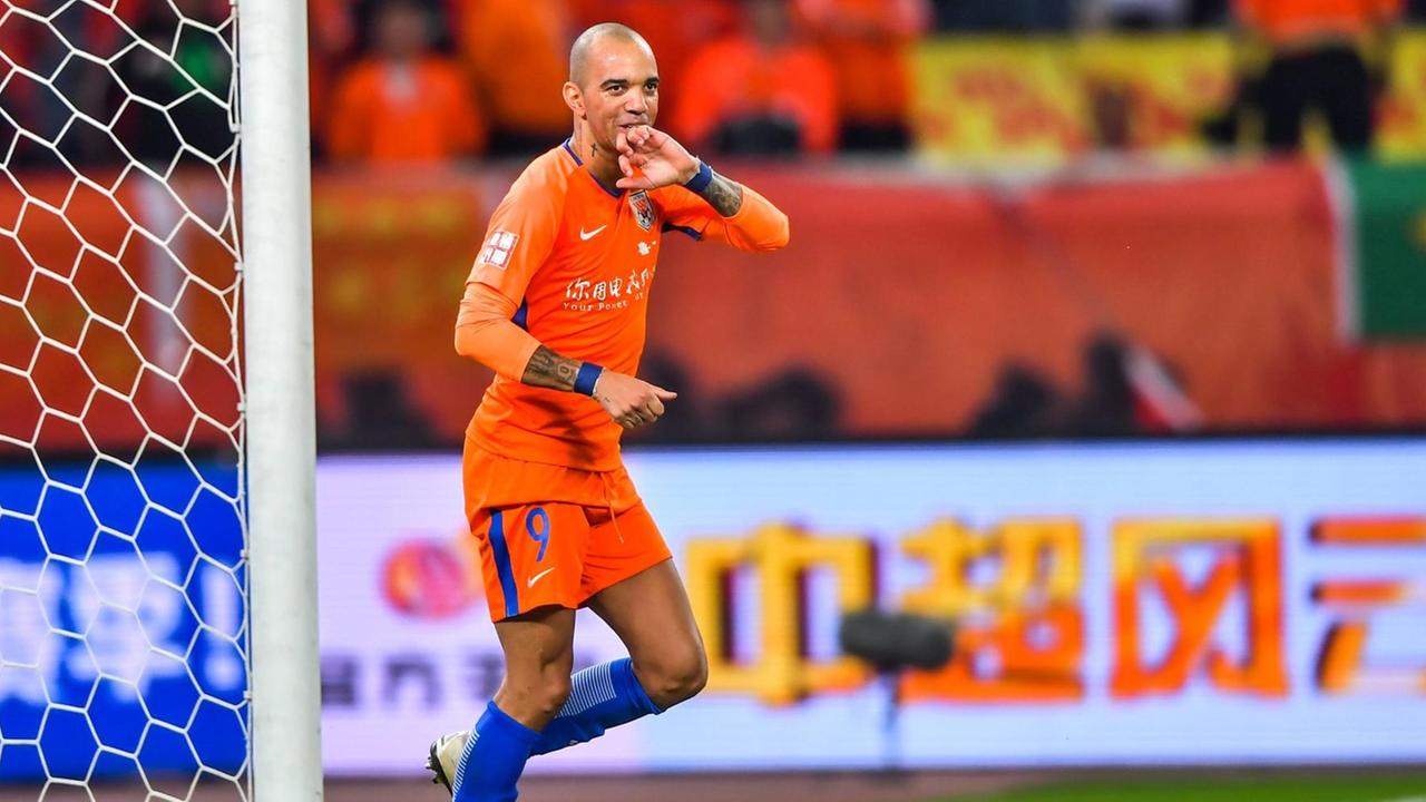 der brasilianische Fußballspieler Diego Tardelli während eines Spiels der brasilianische Fußballspieler Diego Tardelli während eines Spiels