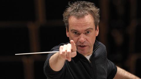 Jonathan Nott dirigiert die Bamberger Symphoniker
