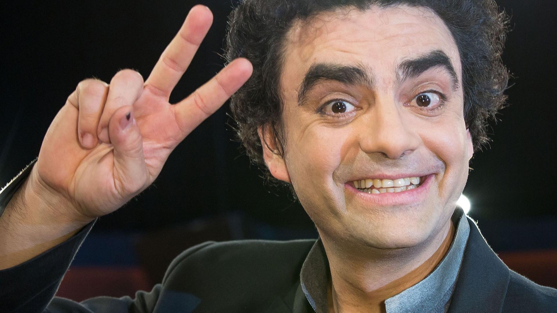 Der französisch-mexikanische Opernsänger Rolando Villazón posiert am 21.02.2014 in Hamburg vor der Aufzeichnung der "NDR Talk Show