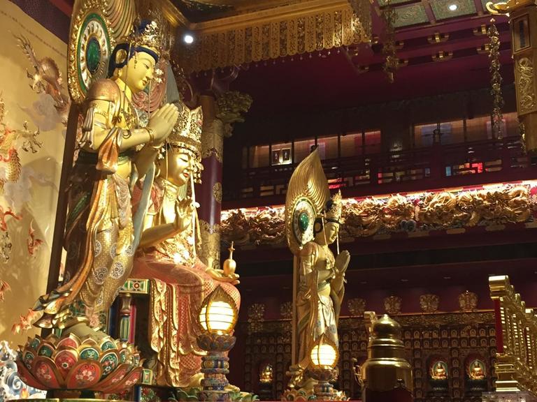 Der Buddha Tooth Relic Temple in Chinatown, Singapur. Er kann von jedem besichtigt werden kann