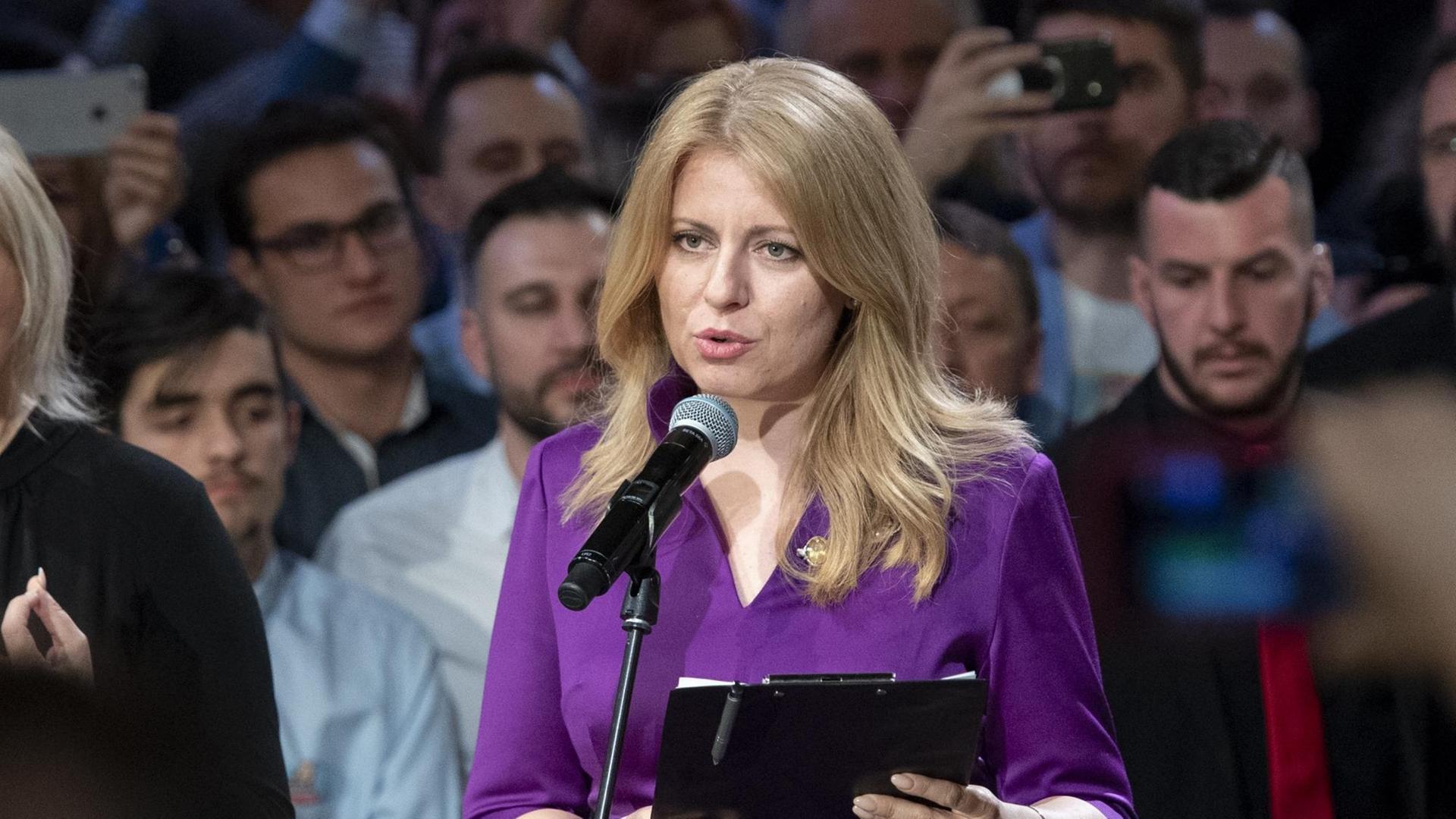 Die erste Präsidentin der Slowakai: Zuzana Caputova bei ihrer Siegesrede am 30. März 2019 Die erste Präsidentin der Slowakai: Zuzana Caputova bei ihrer Siegesrede am 30. März 2019