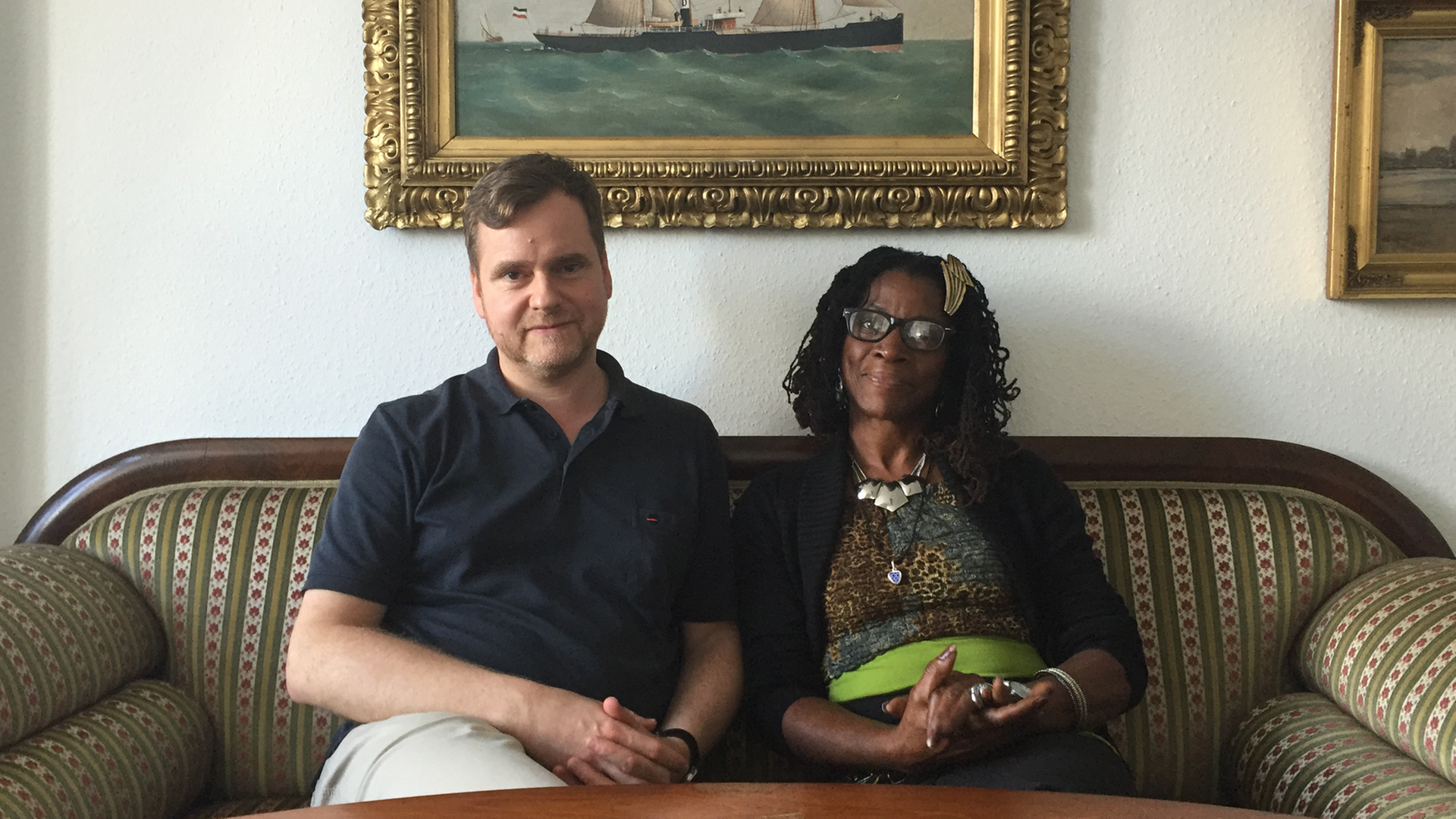 Thomas Overdick, Leiter des Flensburger Schifffahrtsmuseum zusammen mit der jamaikanischen Kulturwissenschaftlerin Imani Tafari-Ama. Thomas Overdick, Leiter des Flensburger Schifffahrtsmuseum zusammen mit der jamaikanischen Kulturwissenschaftlerin Imani Tafari-Ama.