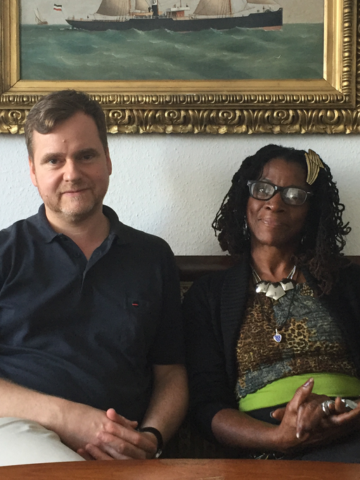 Thomas Overdick, Leiter des Flensburger Schifffahrtsmuseum zusammen mit der jamaikanischen Kulturwissenschaftlerin Imani Tafari-Ama.