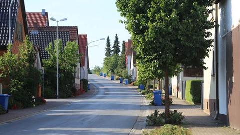 Die Straße eines unterfränkischen Dorfes.