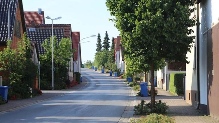 Die Straße eines unterfränkischen Dorfes. Die Straße eines unterfränkischen Dorfes.
