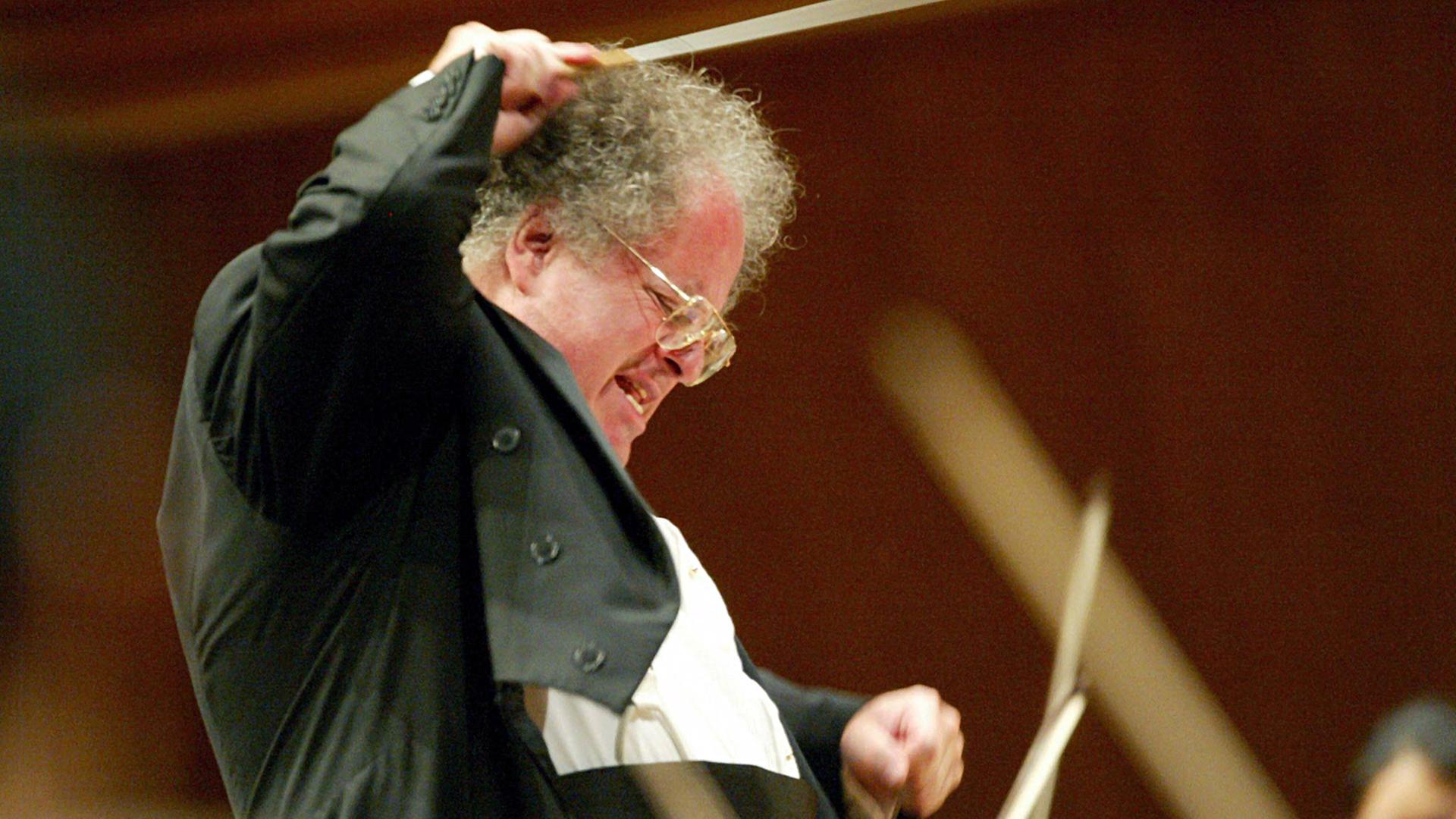 The Metropolitan Orchestra unter der Leitung von James Levine, aufgenommen 2002 beim Lucerne Festival The Metropolitan Orchestra unter der Leitung von James Levine, aufgenommen 2002 beim Lucerne Festival