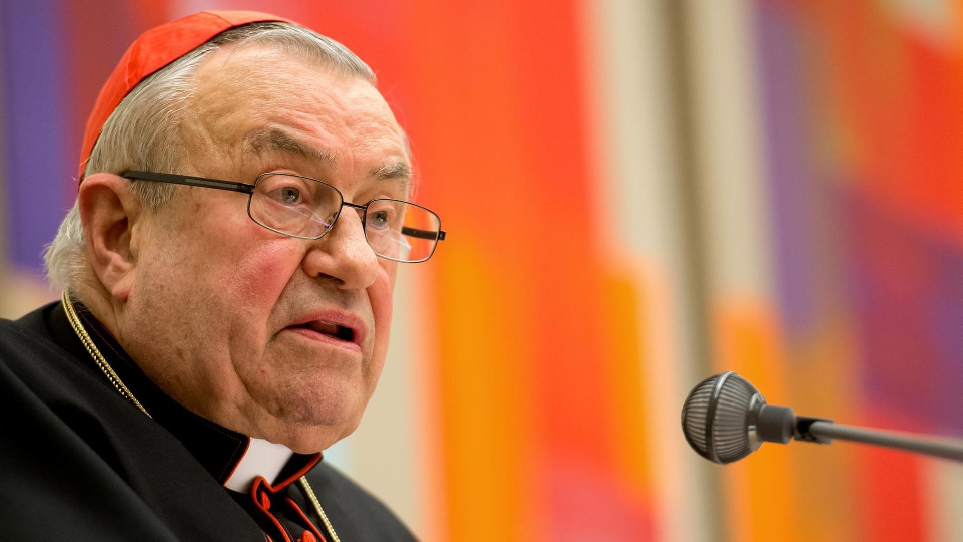 Der Mainzer Kardinal Karl Lehmann spricht am 28.10.2014 in München (Bayern) bei der Verleihung des Romano Guardini Preises.