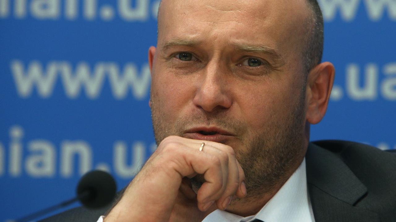 Der Anführer des Rechten Sektors in der Ukraine, Dmitri Jarosch, bei einer Pressekonferenz Der Anführer des Rechten Sektors in der Ukraine, Dmitri Jarosch, bei einer Pressekonferenz