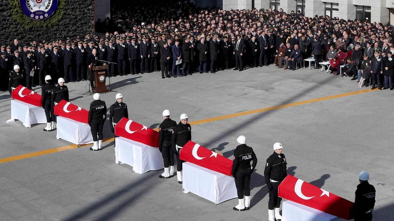 In Istanbul trauern die Menschen um die Getöteten der Bombenanschläge vom 10. Dezember