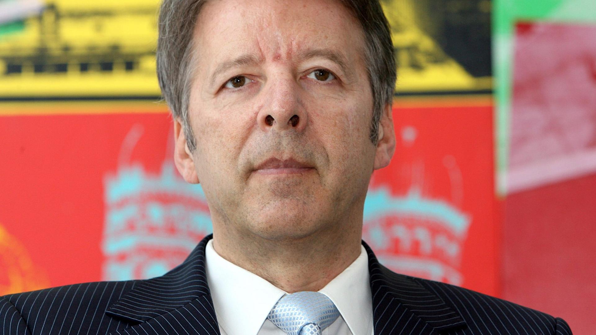 Portraitaufnahme des Intendanten, Musikmanagers und Komponisten Peter Ruzicka Portraitaufnahme des Intendanten, Musikmanagers und Komponisten Peter Ruzicka