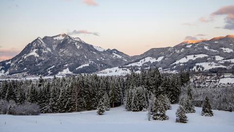 Verschneite Landschaft in den Allgäuer Alpen.