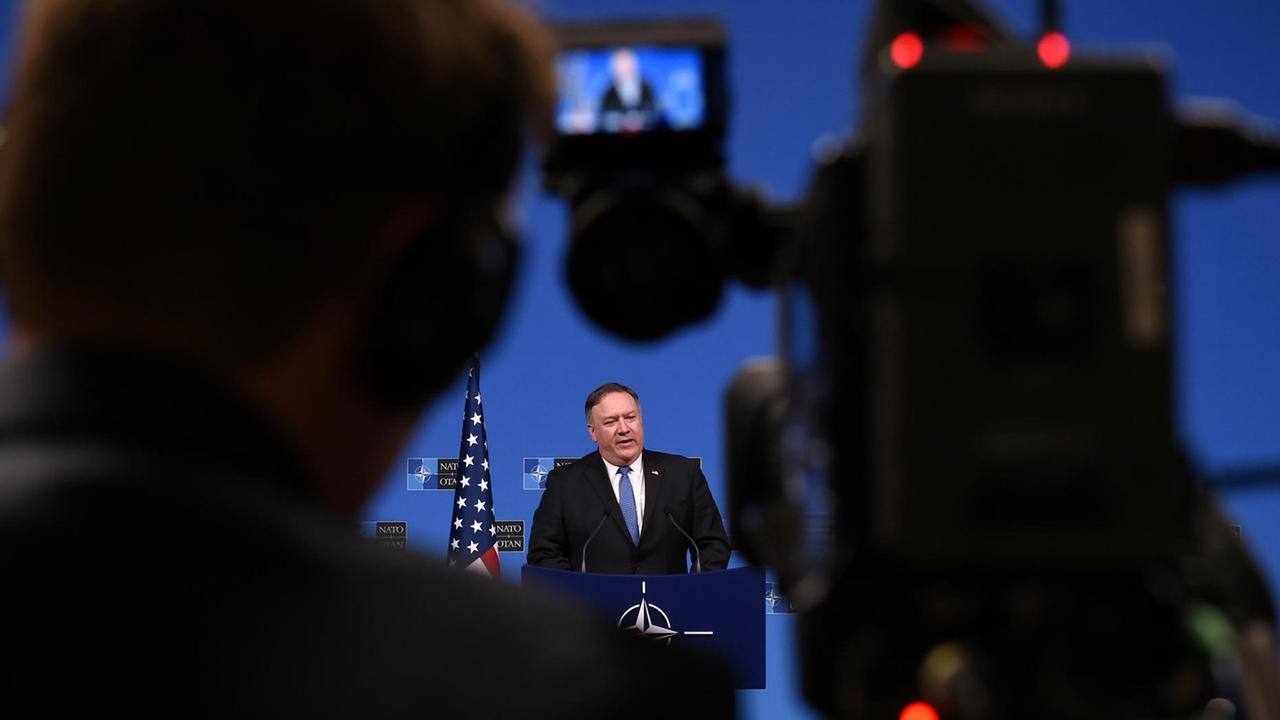 Mike Pompeo, US-Außenminister spricht beim NATO-Gipfel in Brüssel am 04. Dezember 2018 Mike Pompeo, US-Außenminister spricht beim NATO-Gipfel in Brüssel am 04. Dezember 2018