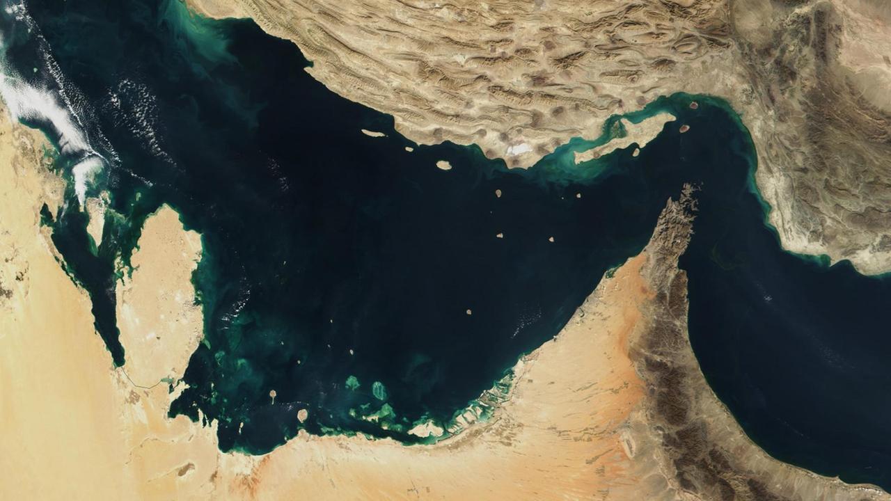 Der Persische Golf, die Straße von Hormus und der Golf von Oman in einer Satellitenaufnahme (undatiert).