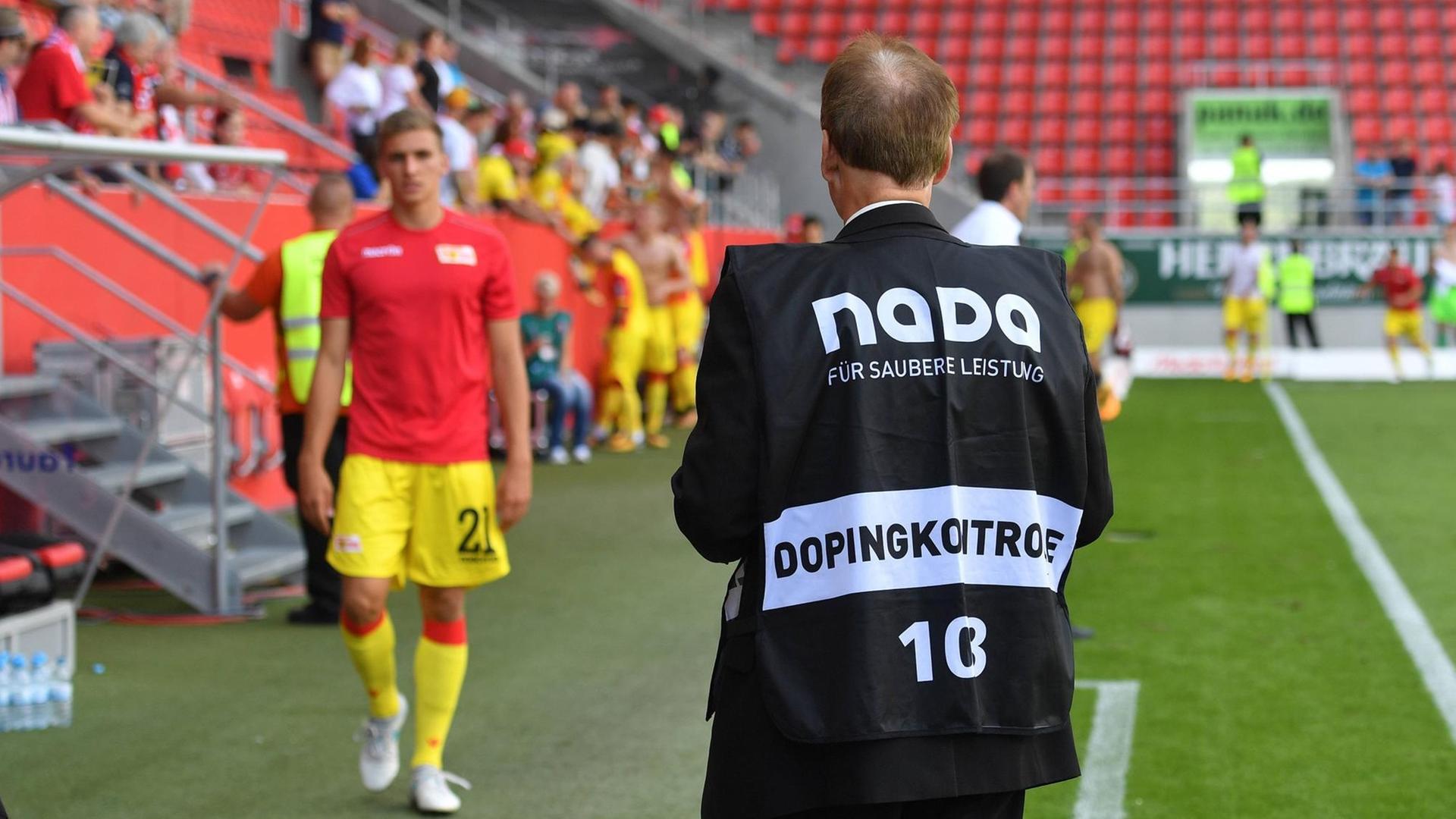 NADA Dopingkontrolle nach dem Spiel in der 2. Bundesliga NADA Dopingkontrolle nach dem Spiel in der 2. Bundesliga