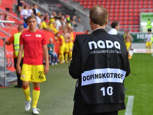 NADA Dopingkontrolle nach dem Spiel in der 2. Bundesliga